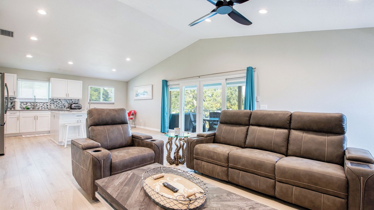 Photo of Livingroom in Weeki Wachee Gardens