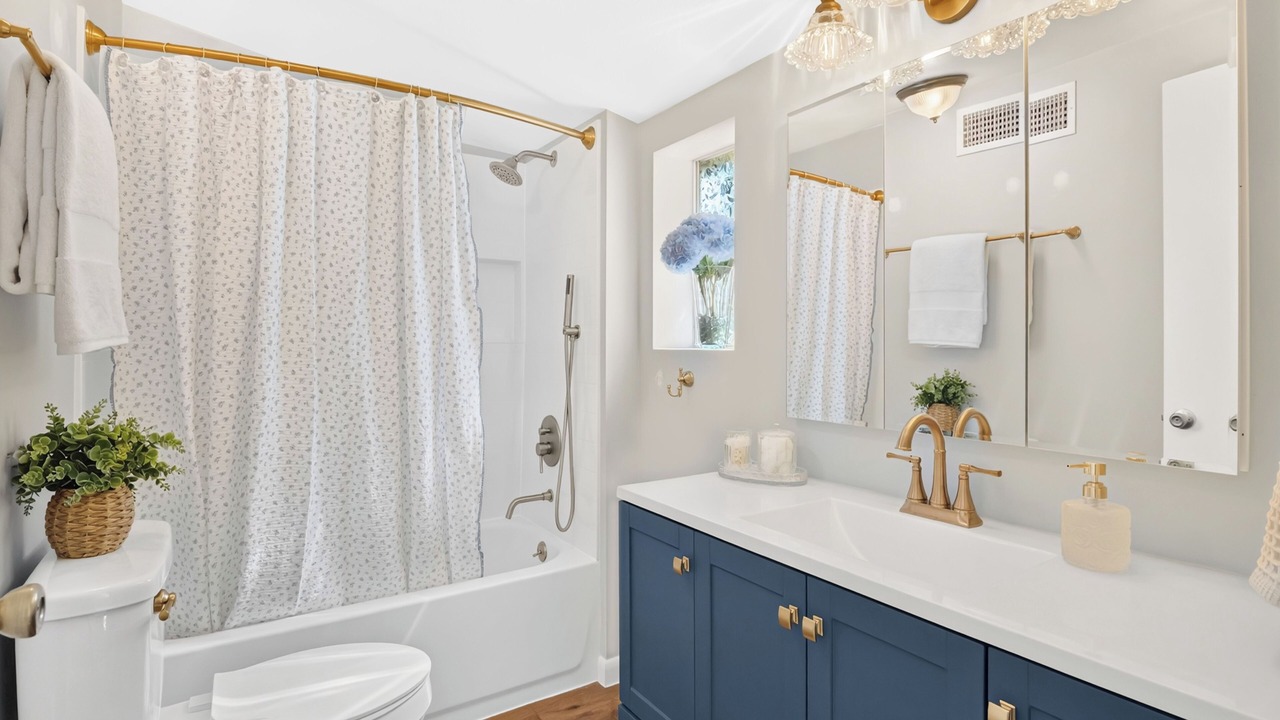 Photo of Bathroom in Umatilla