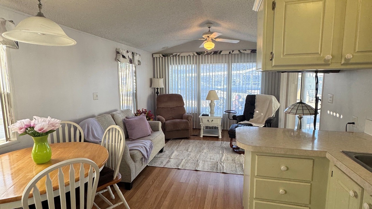 Photo of Livingroom in Zephyrhills South