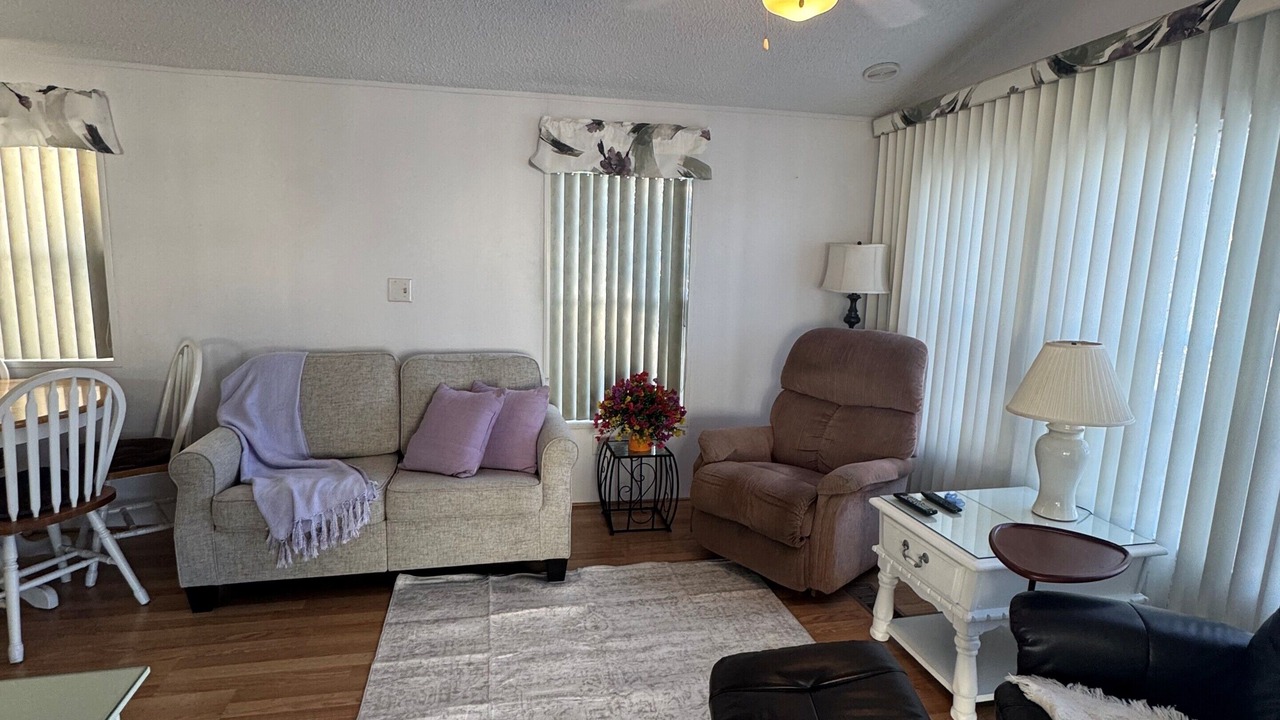 Photo of Livingroom in Zephyrhills South