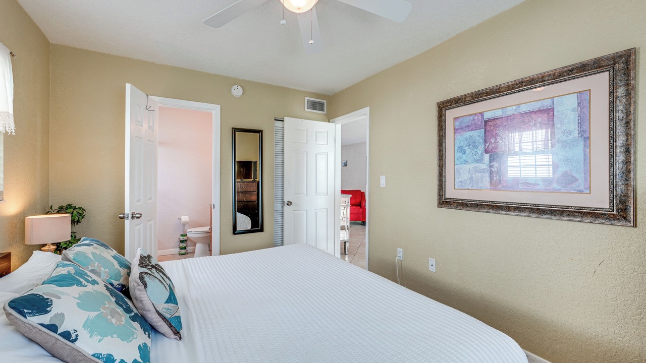 Photo of Bedroom in Capri Isle