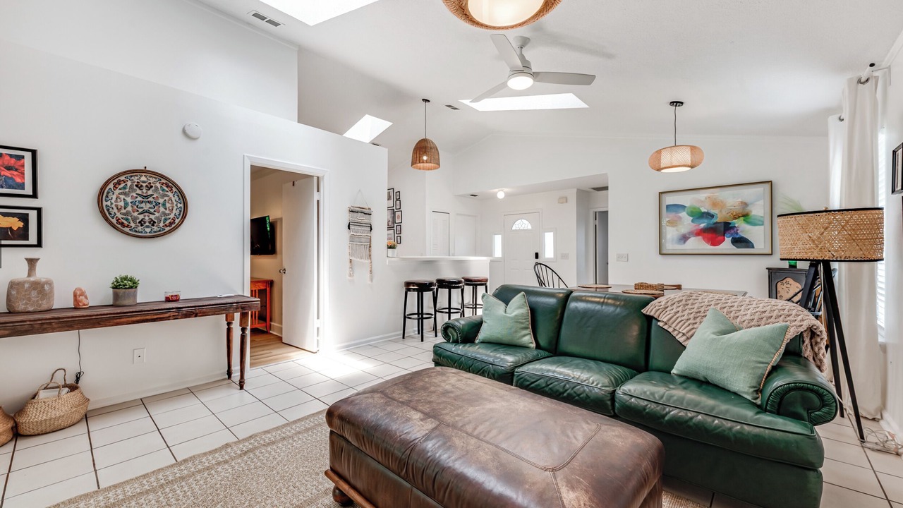 Photo of Livingroom in Golden Glades - The Woods
