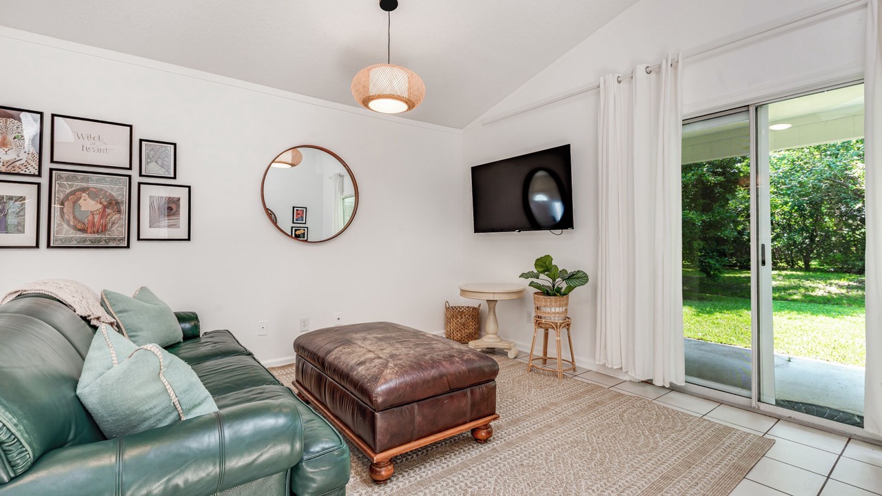 Photo of Livingroom in Golden Glades - The Woods