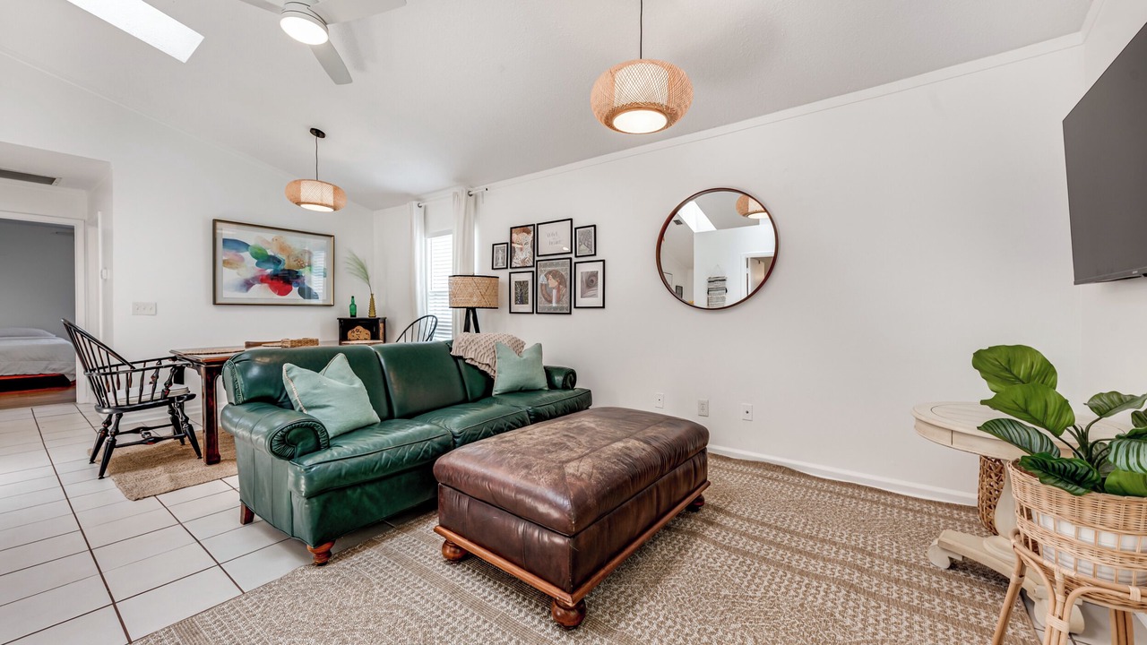 Photo of Livingroom in Golden Glades - The Woods
