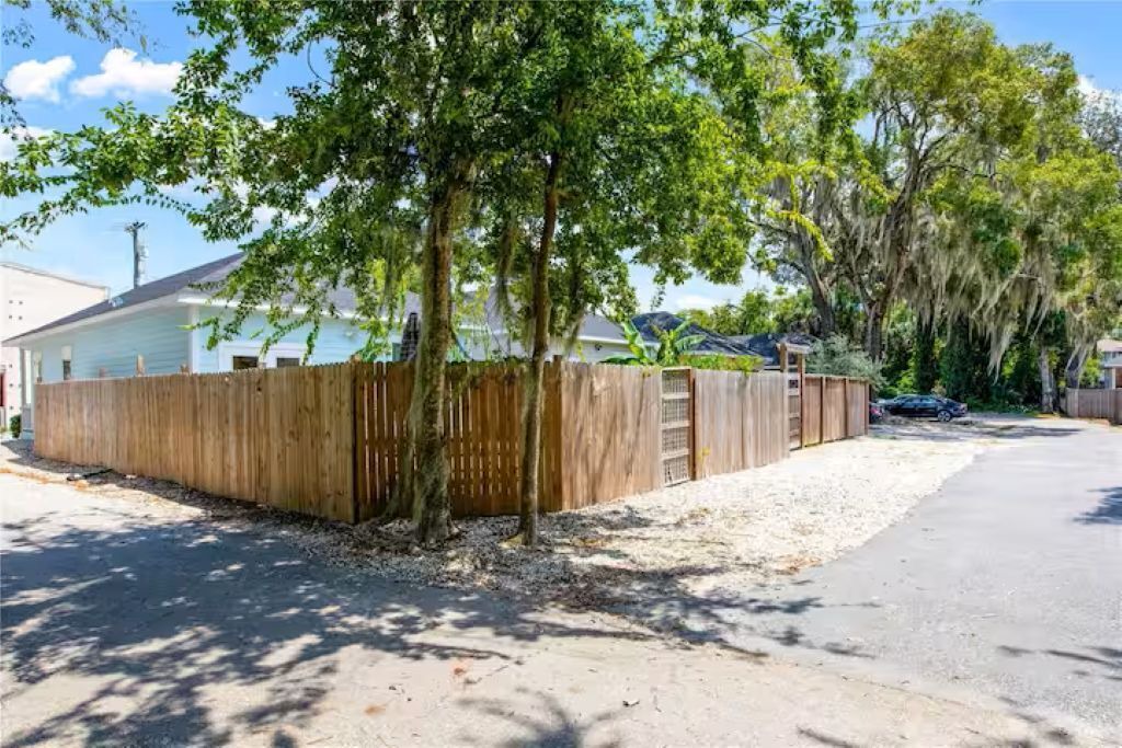 Photo of Outdoor in Pleasant Street