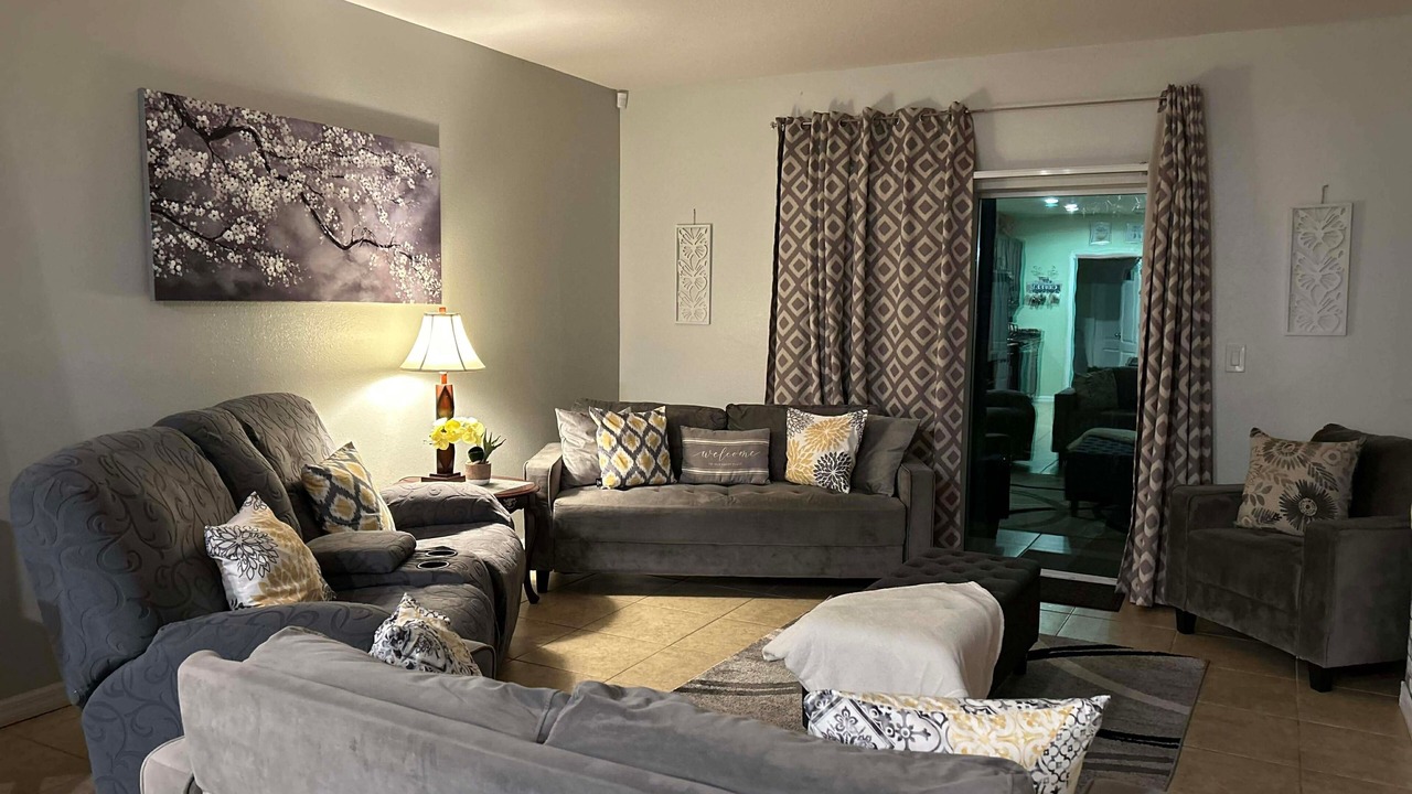 Photo of Livingroom in Brooksville