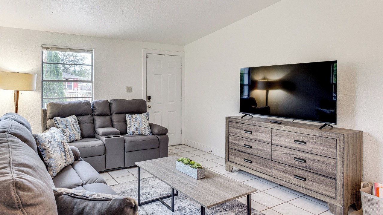 Photo of Livingroom in Bearss Plaza