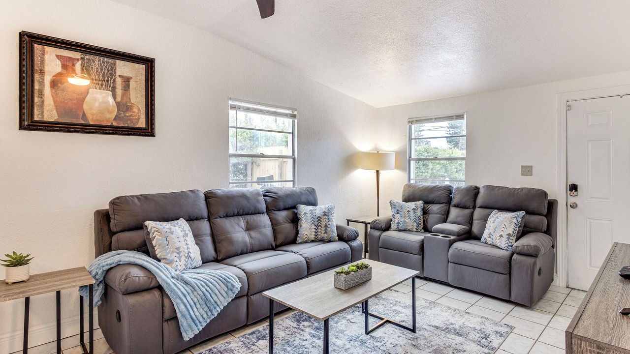Photo of Livingroom in Bearss Plaza