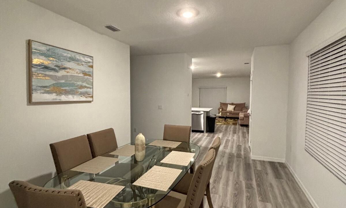 Photo of Livingroom in Bearss Plaza