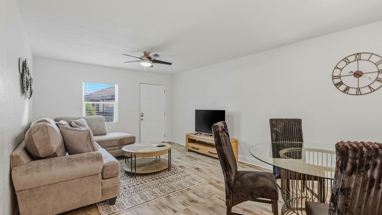 Photo of Livingroom in Swann Estates