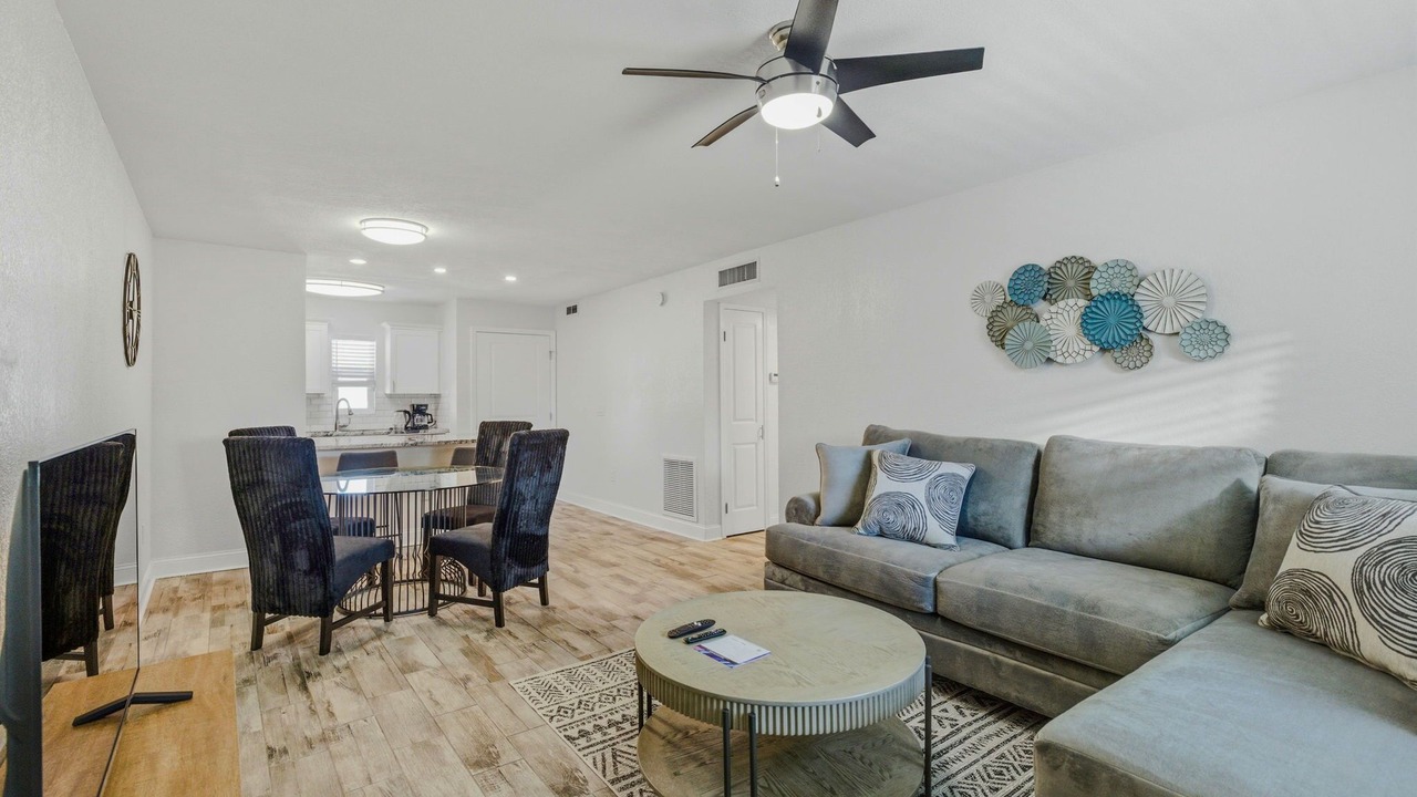Photo of Livingroom in Swann Estates