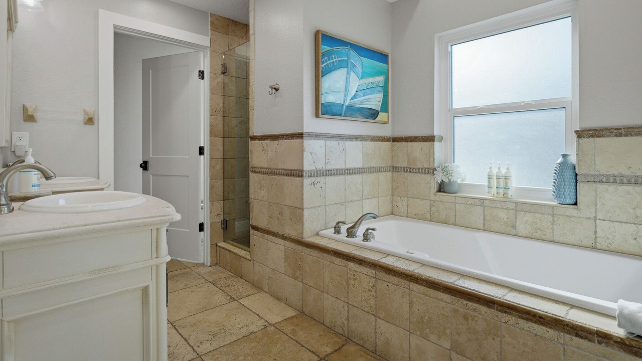 Photo of Bathroom in Independence Square