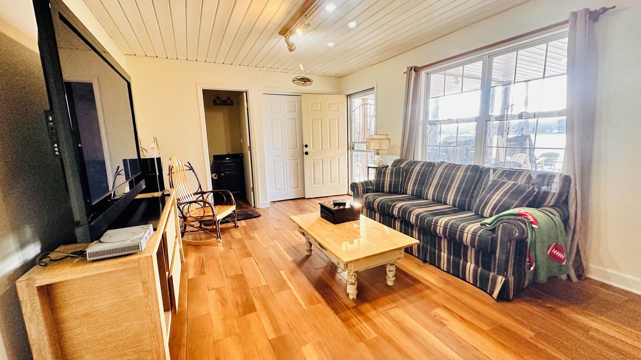 Photo of Livingroom in Lake Secession