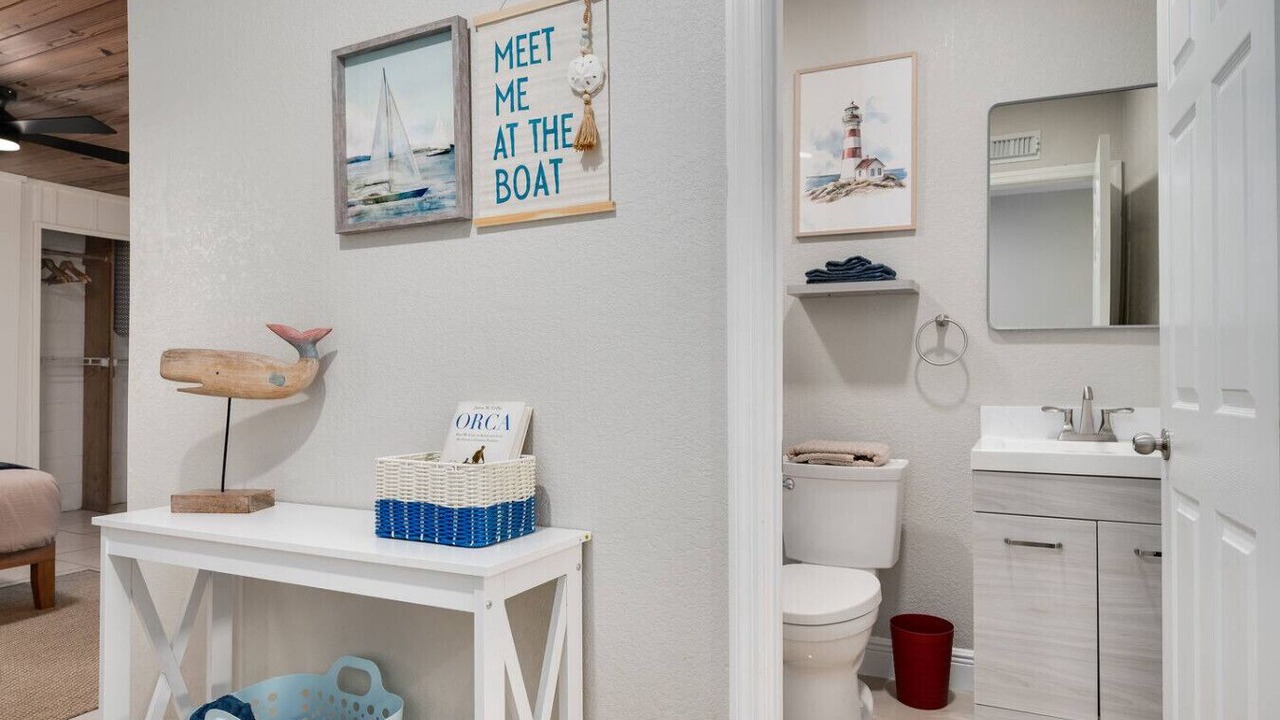 Photo of Bathroom in Englewood Park