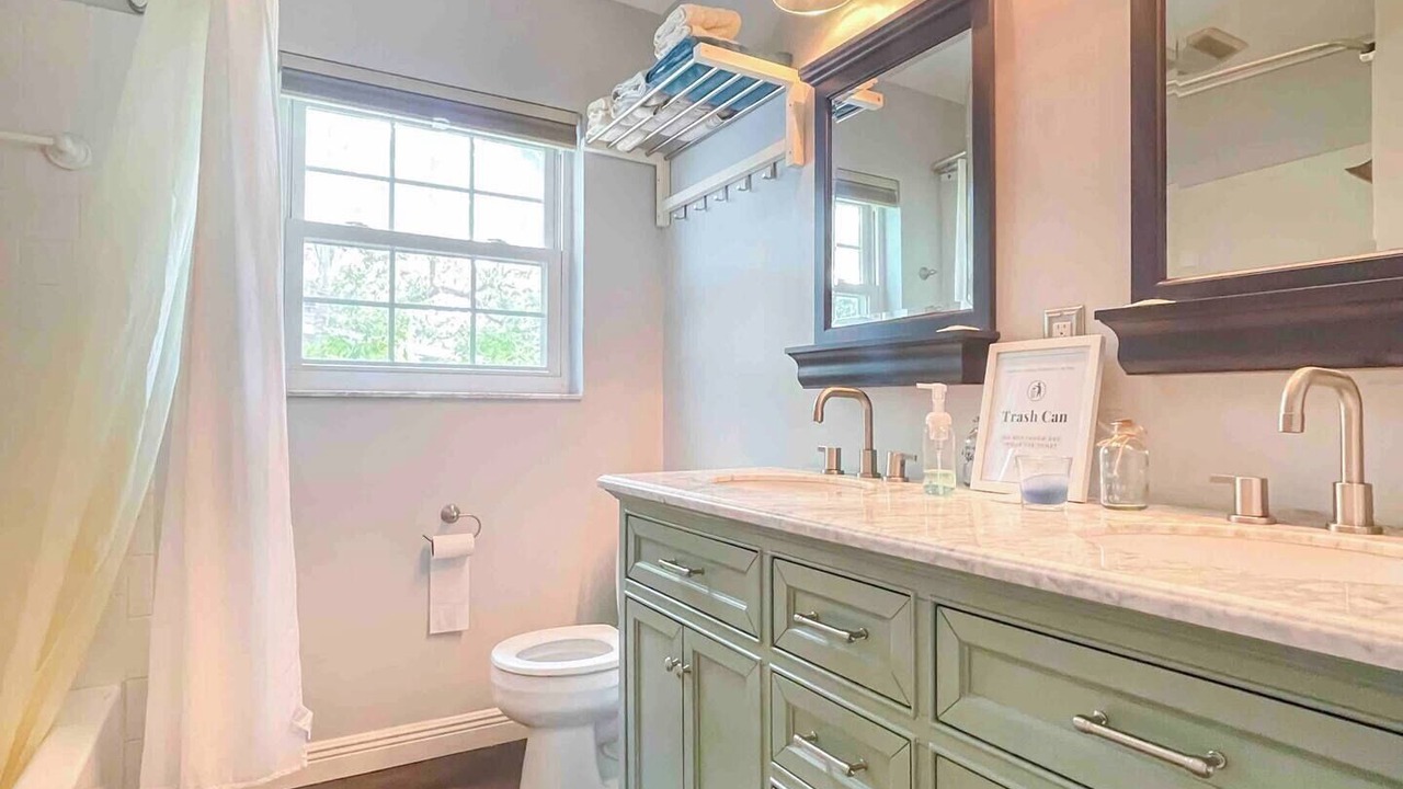 Photo of Bathroom in Largo