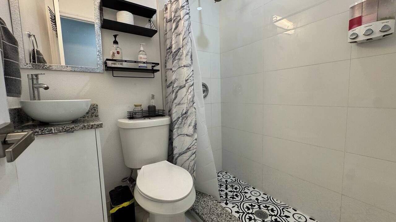 Photo of Bathroom in Pinecrest West Park