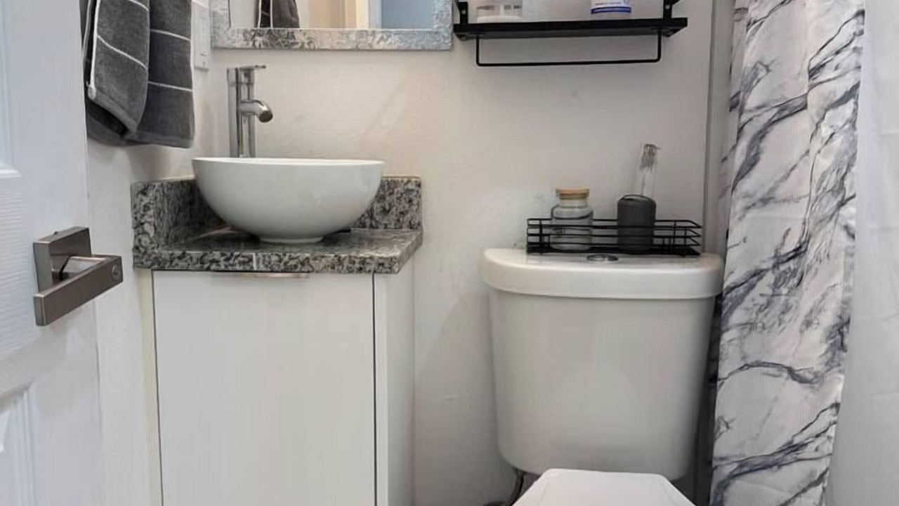 Photo of Bathroom in Pinecrest West Park