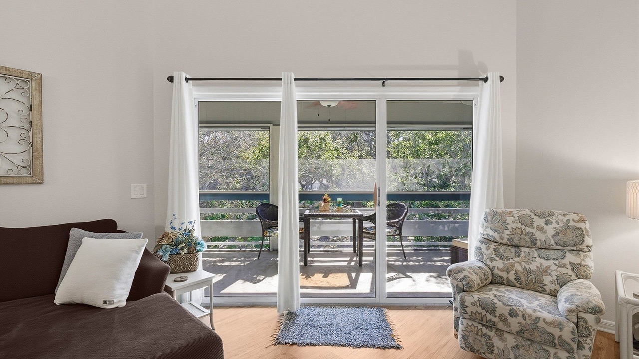 Photo of Livingroom in New Smyrna Beach