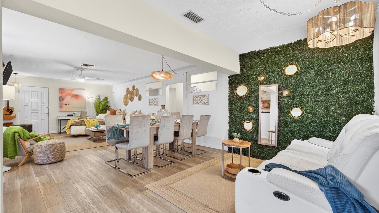 Photo of Livingroom in South Pinellas Community Council
