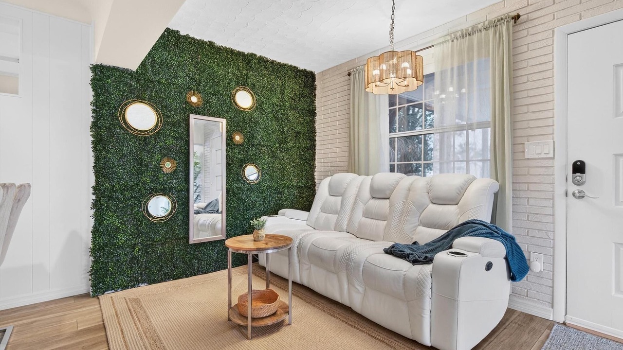 Photo of Livingroom in South Pinellas Community Council