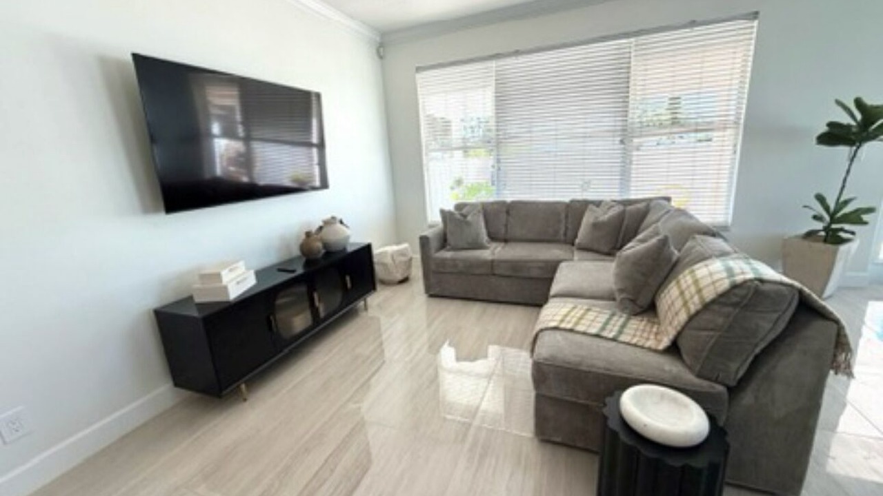 Photo of Livingroom in Bearss Plaza