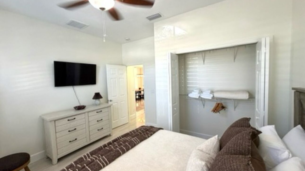 Photo of Bedroom in Bearss Plaza