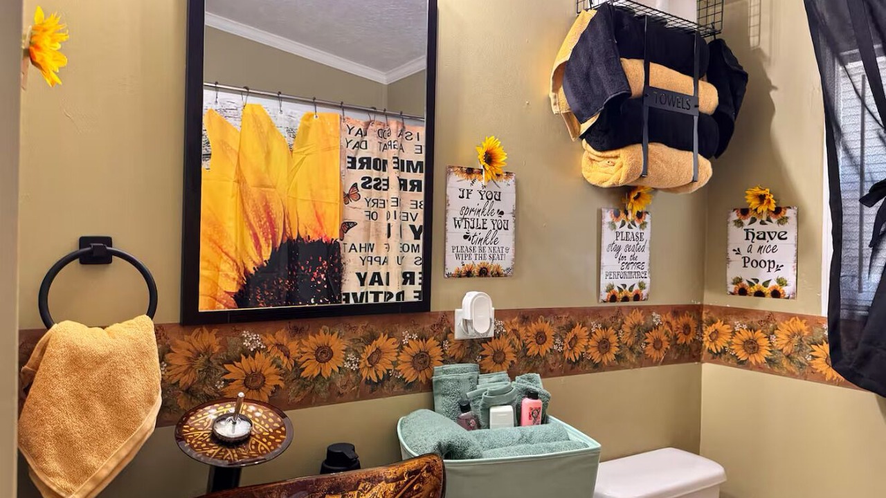 Photo of Bathroom in Bayshore Gardens