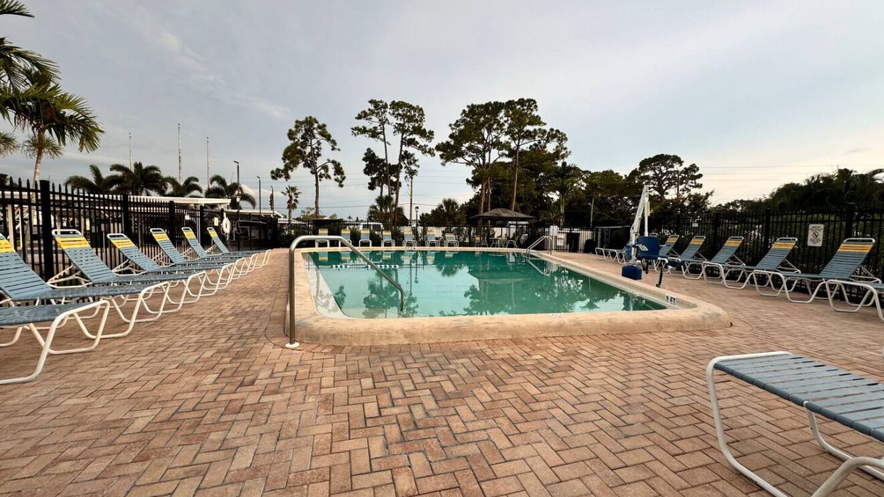 Photo of Outdoor in Bayshore Gardens