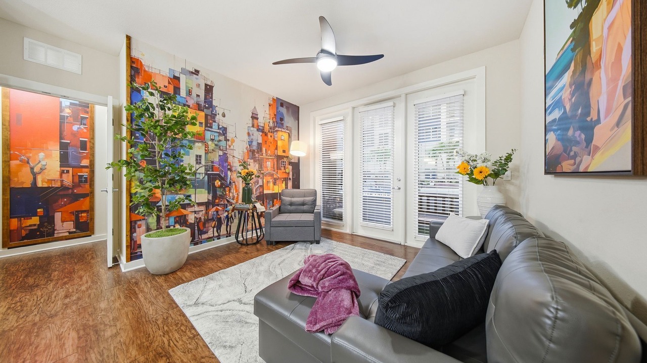 Photo of Livingroom in Courier City - Oscawana