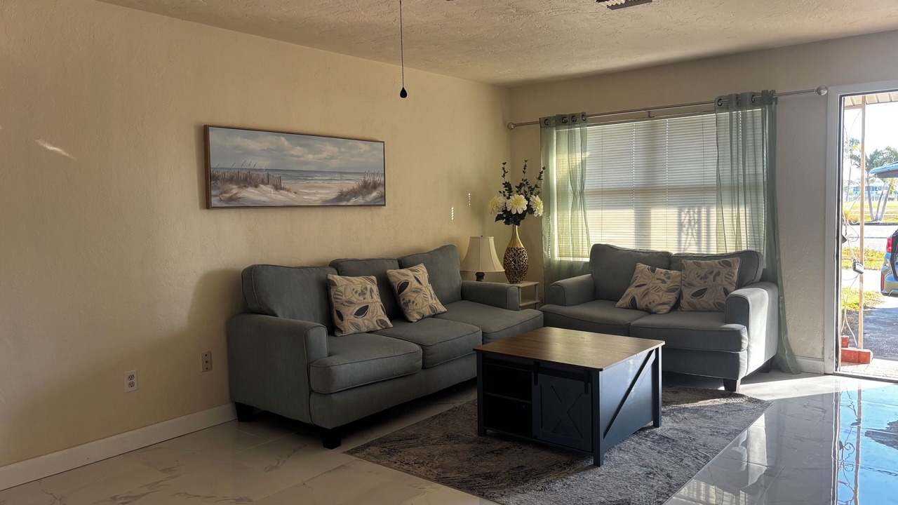 Photo of Livingroom in Bayshore Gardens
