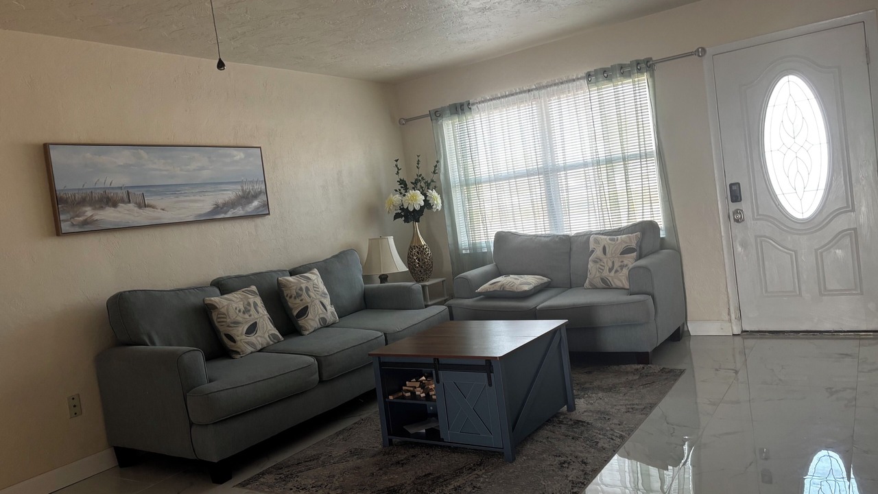 Photo of Livingroom in Bayshore Gardens