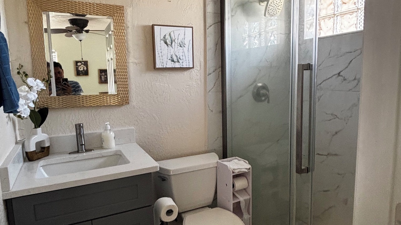 Photo of Bathroom in Bayshore Gardens