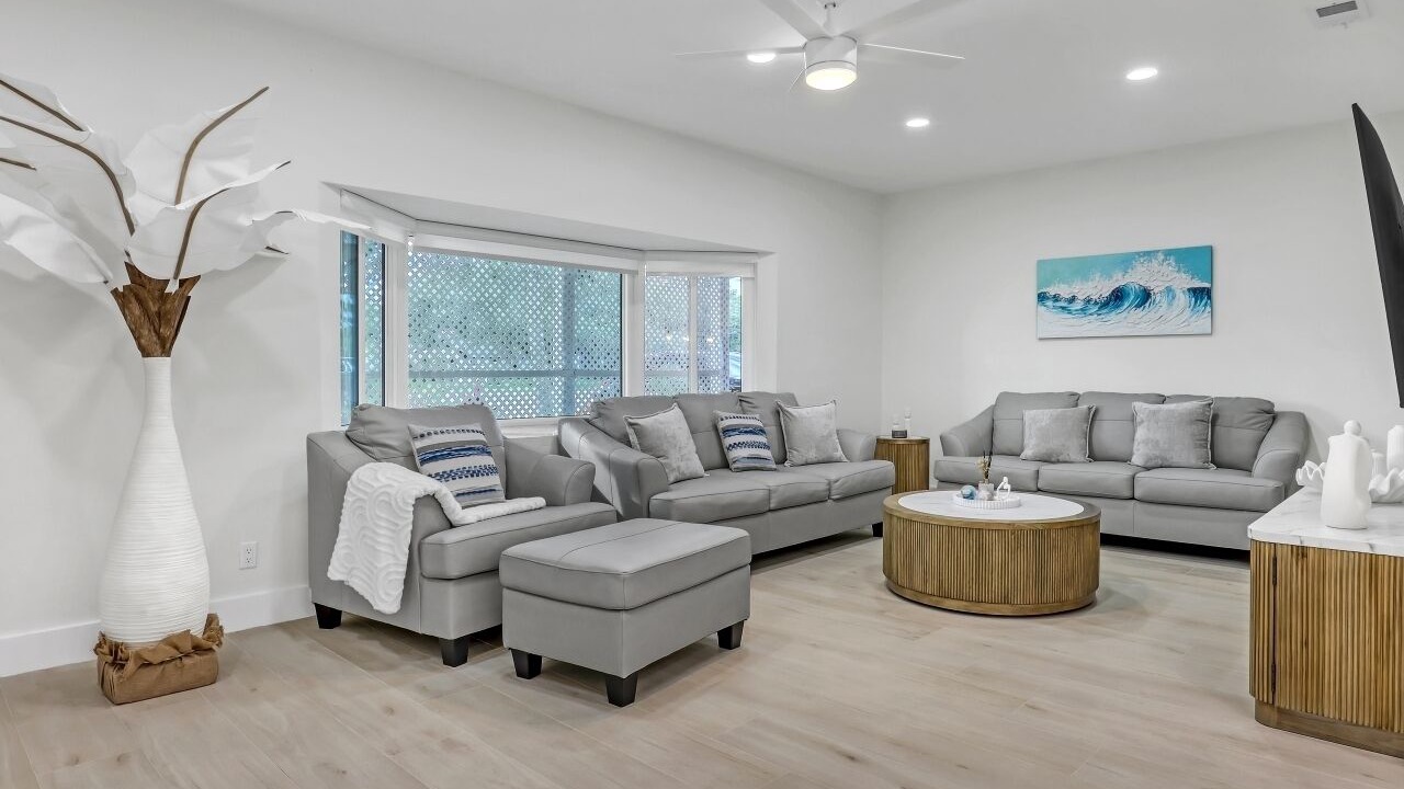 Photo of Livingroom in Hunt Club