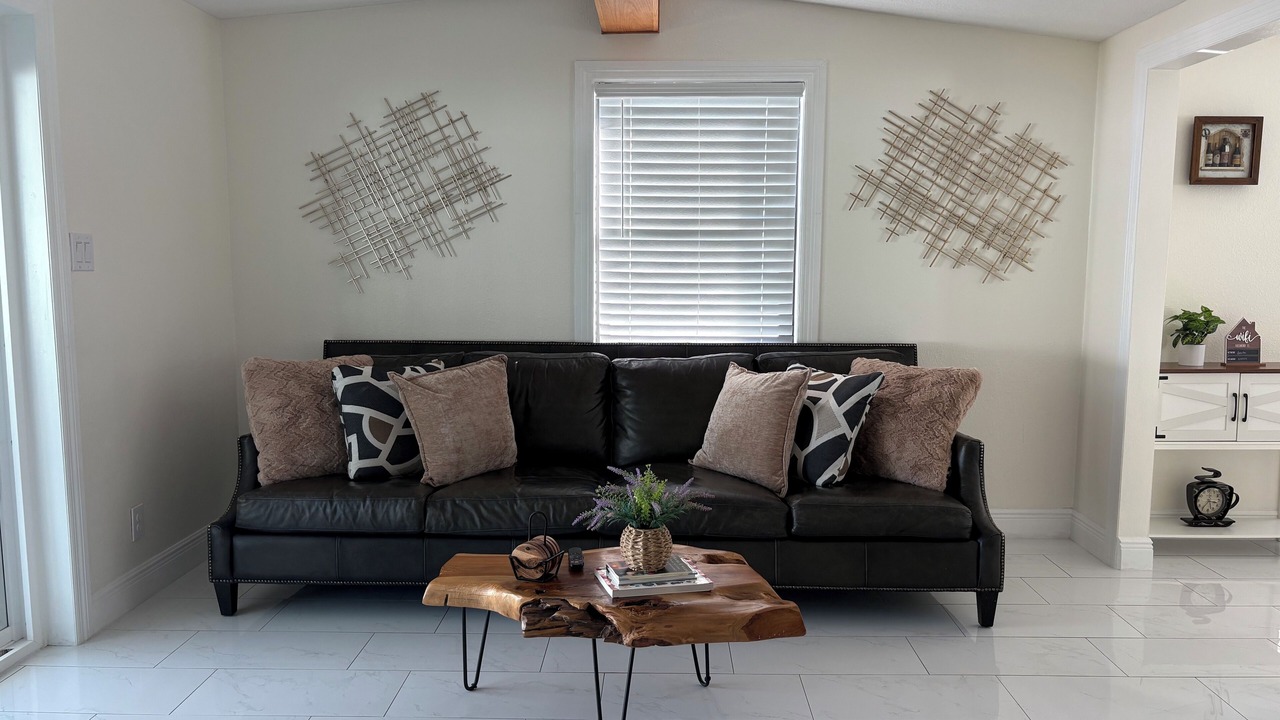 Photo of Livingroom in Pinecrest West Park