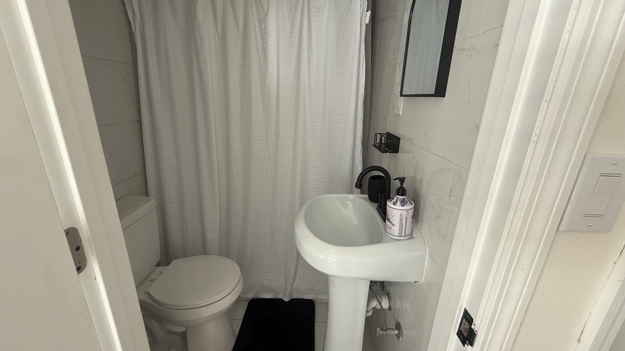 Photo of Bathroom in Pinecrest West Park