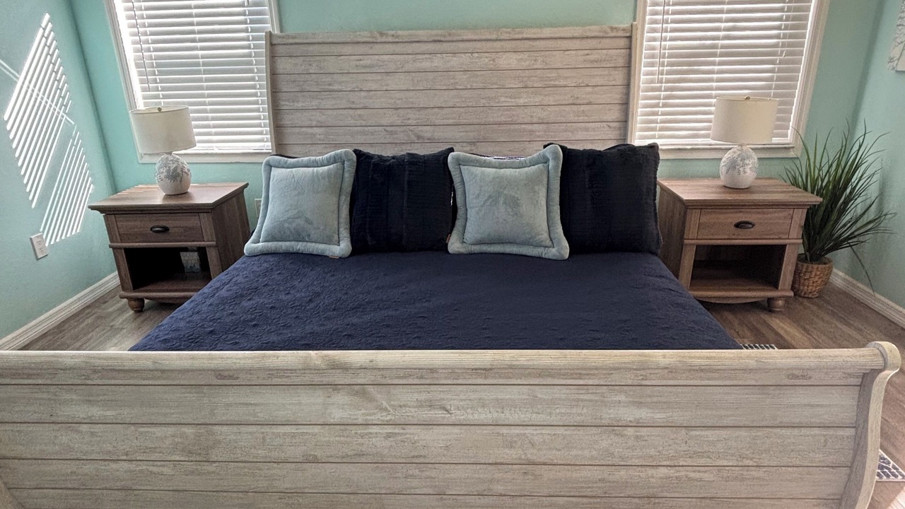 Photo of Bedroom in Crystal Beach
