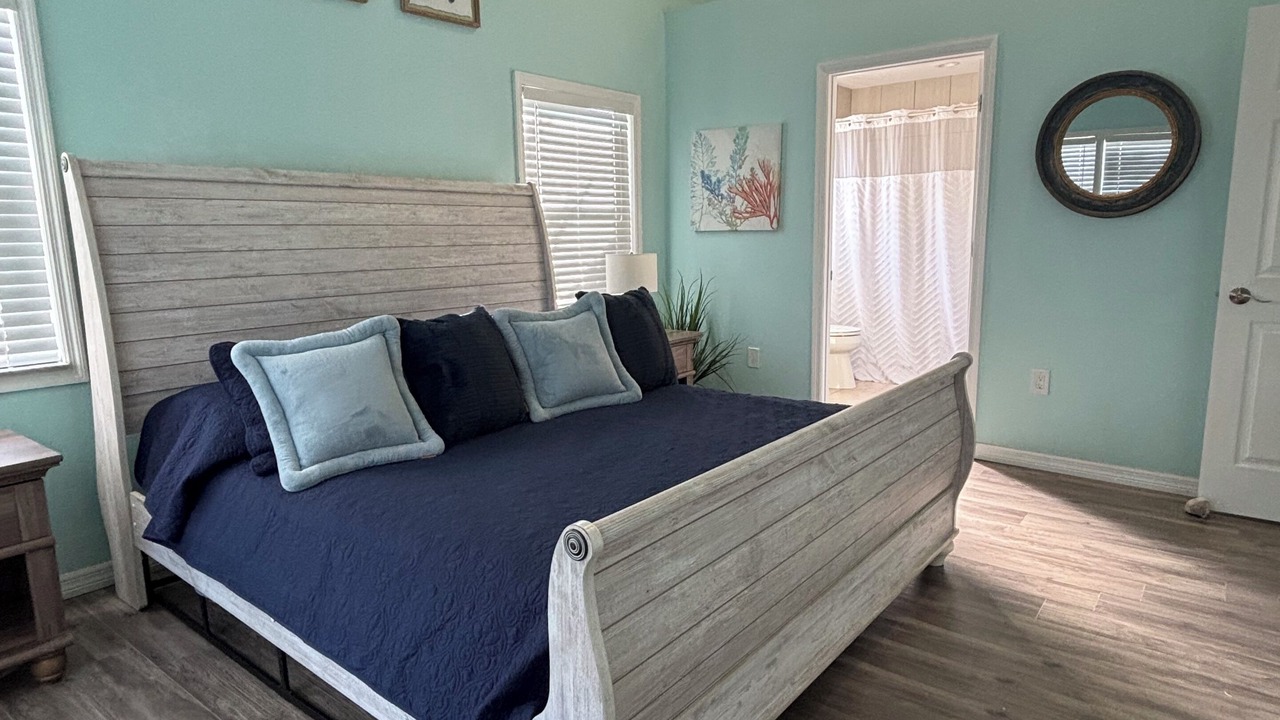 Photo of Bedroom in Crystal Beach