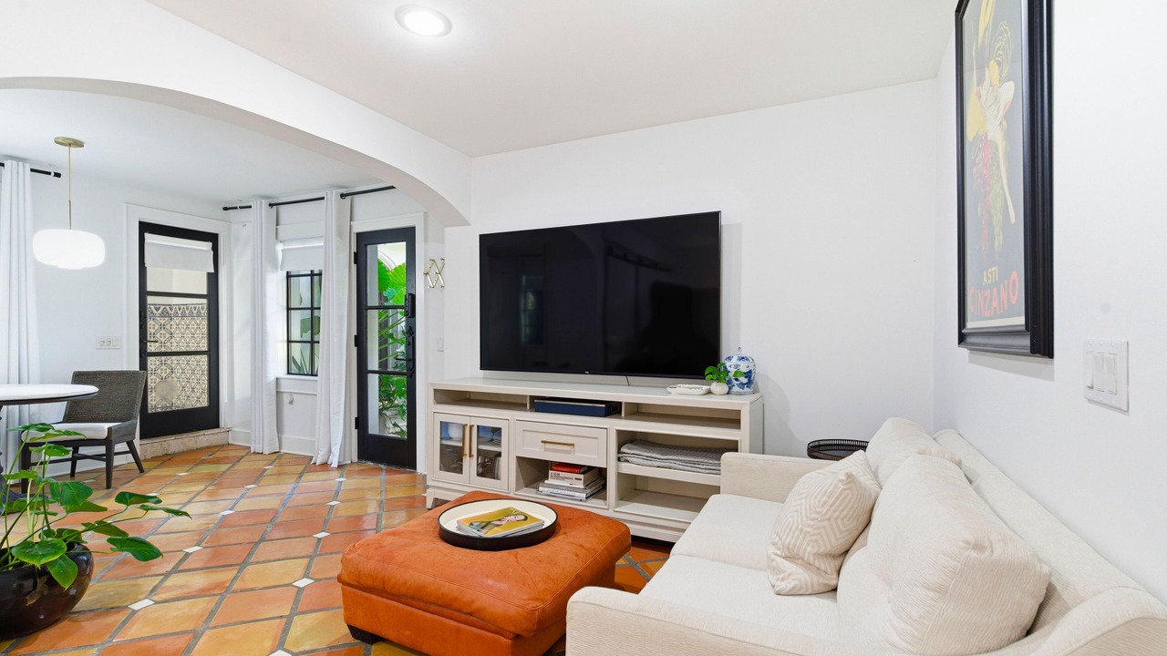Photo of Livingroom in Beach Park