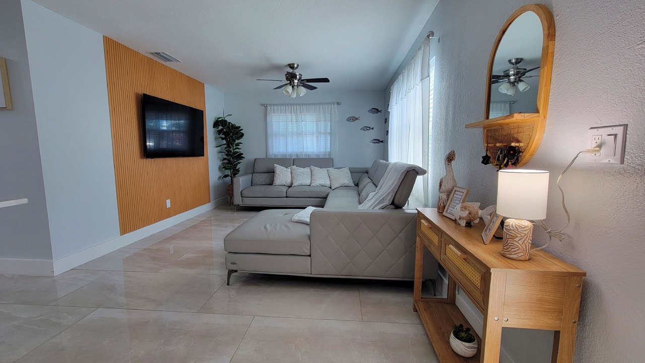 Photo of Livingroom in Seminole