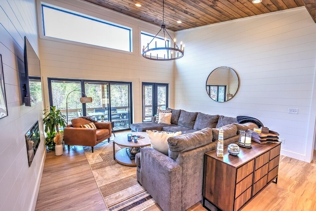 Photo of Livingroom in Ridgeline Vistas