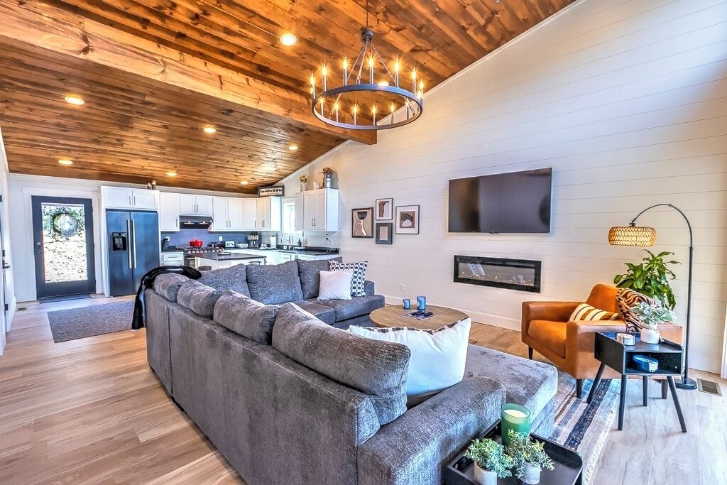 Photo of Livingroom in Ridgeline Vistas