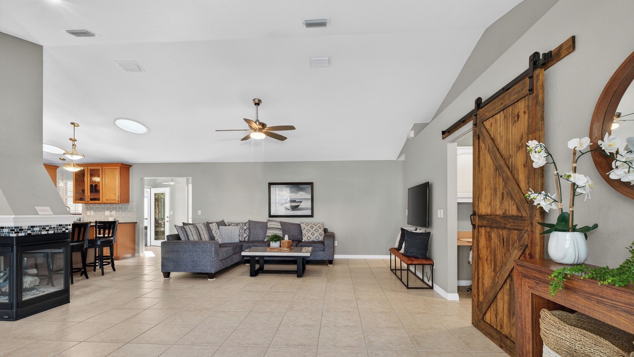 Photo of Livingroom in Florida Shores