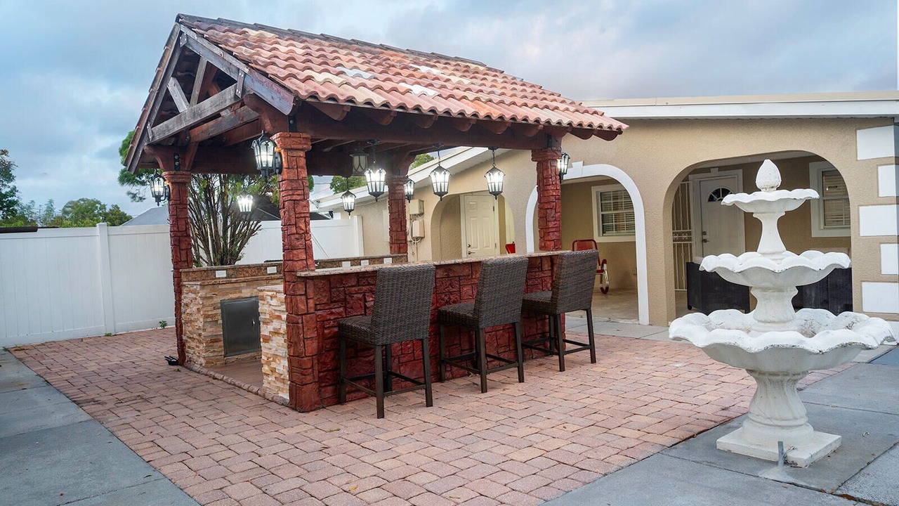 Photo of Patio Balcony in Pinecrest West Park