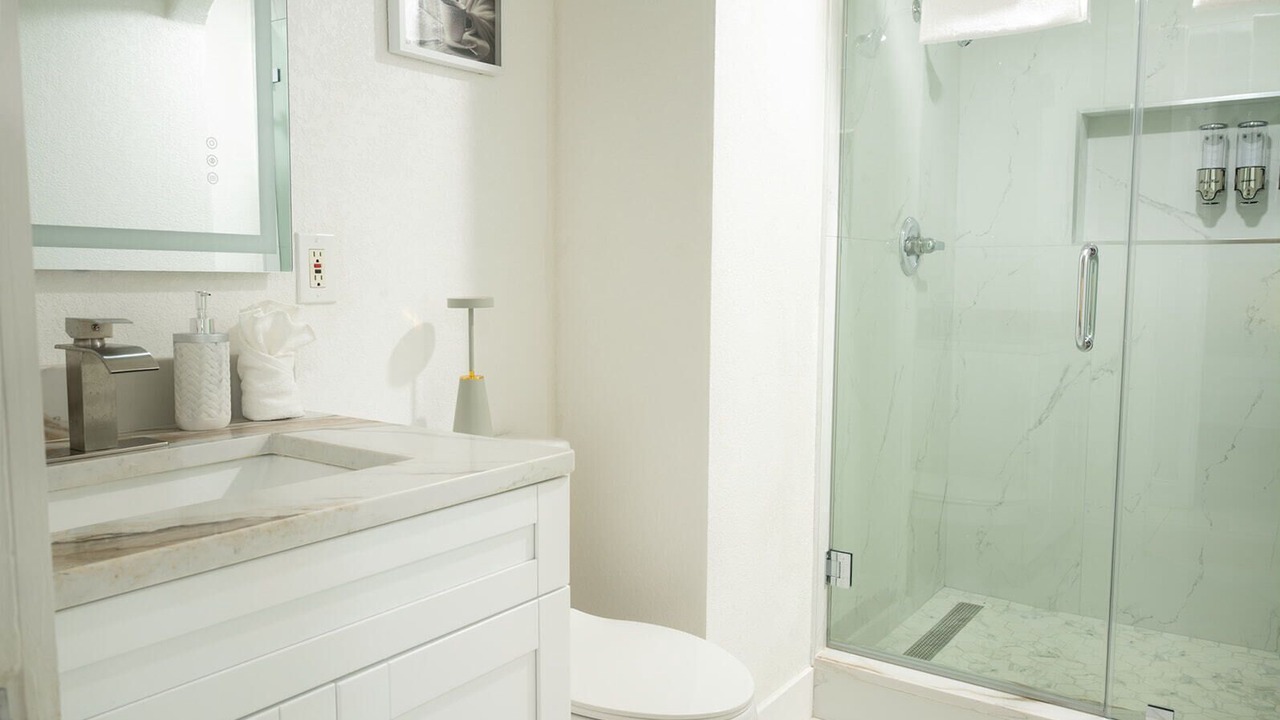 Photo of Bathroom in Pinecrest West Park