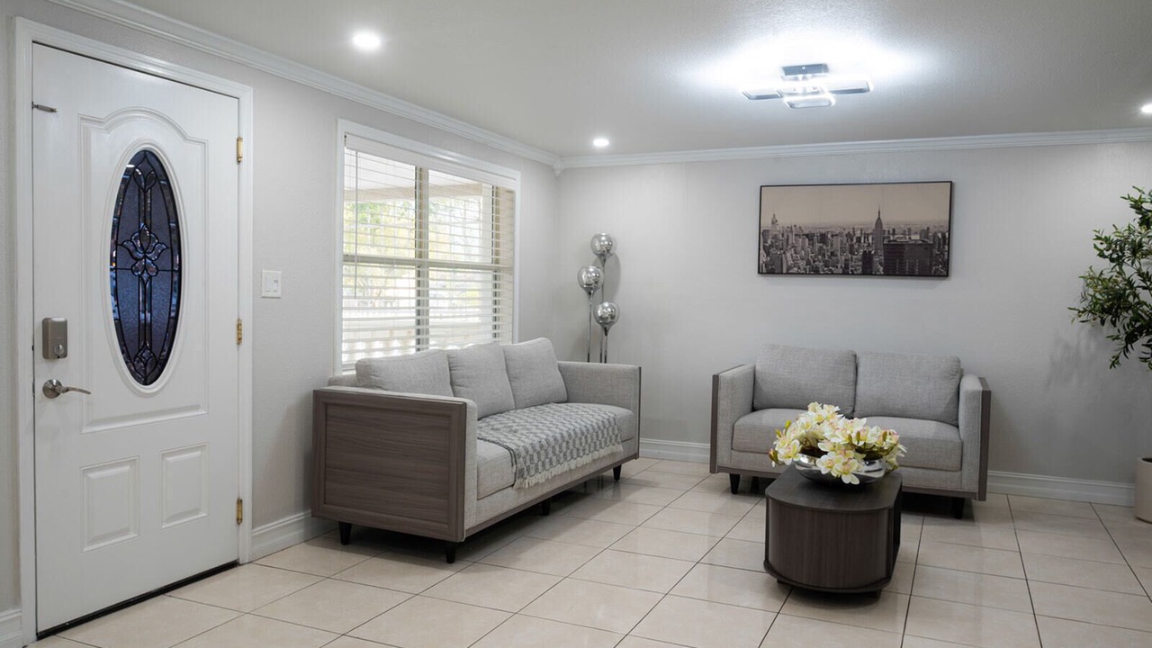 Photo of Livingroom in Pinecrest West Park