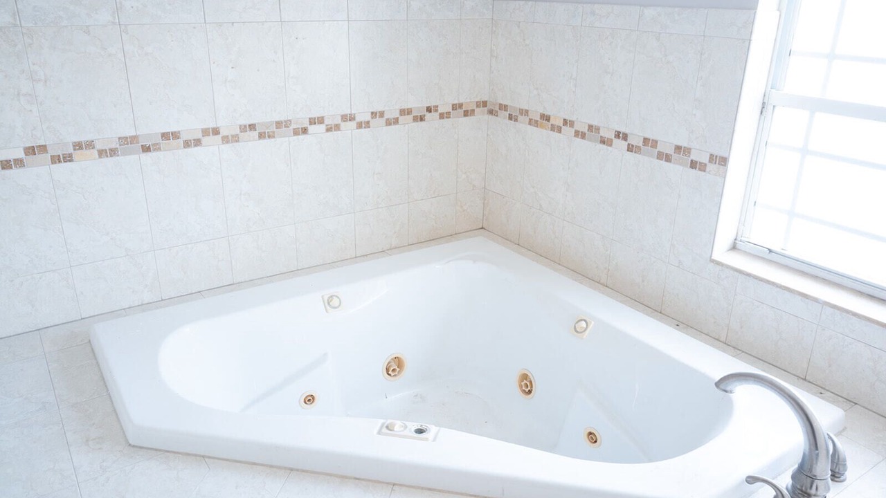 Photo of Bathroom in Pinecrest West Park