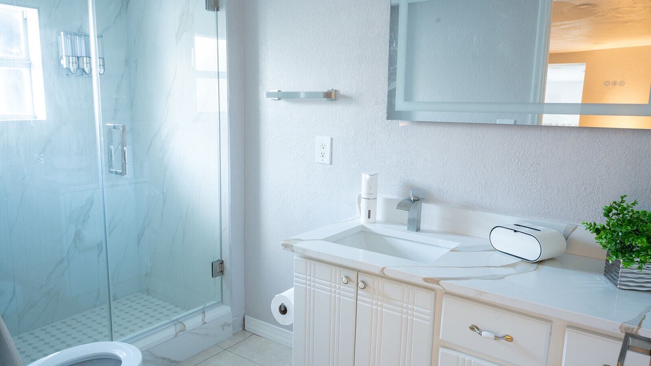 Photo of Bathroom in Pinecrest West Park
