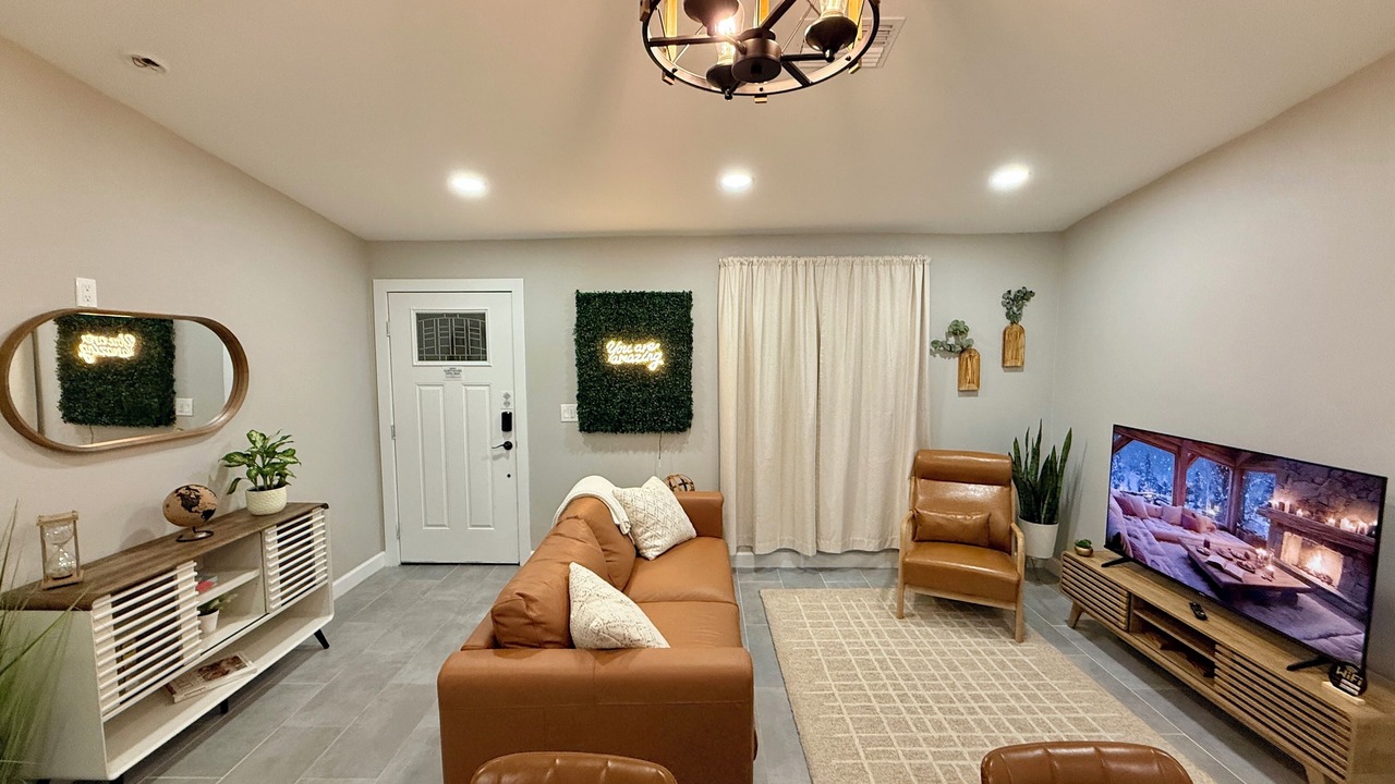 Photo of Livingroom in Bearss Plaza