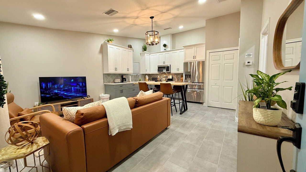 Photo of Livingroom in Bearss Plaza