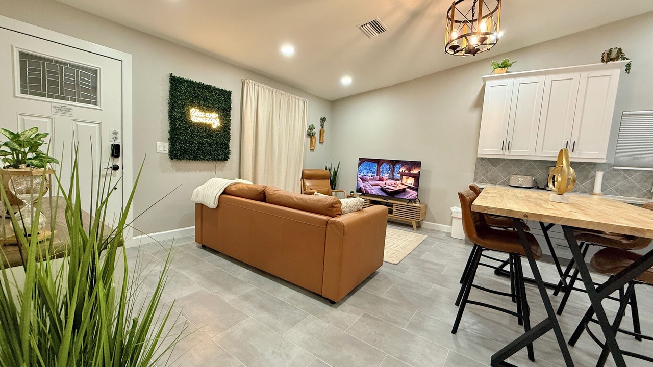 Photo of Livingroom in Bearss Plaza